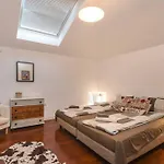 Spacious And Cozy 3 Bedroom Apartment In Downtown Sofia
