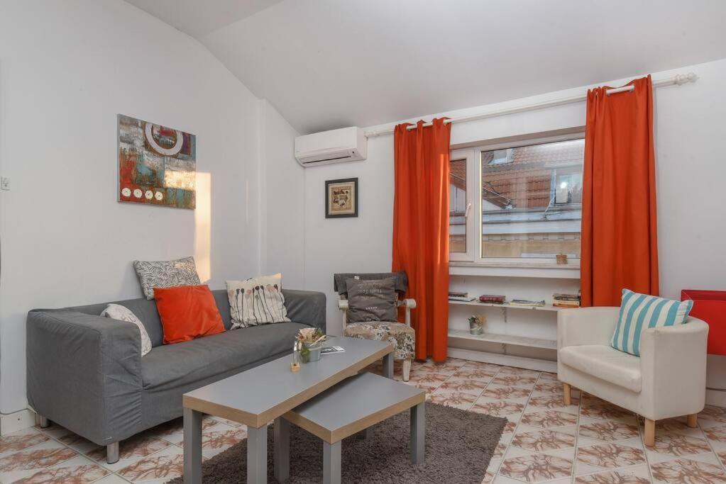 Spacious And Cozy 3 Bedroom In Downtown *