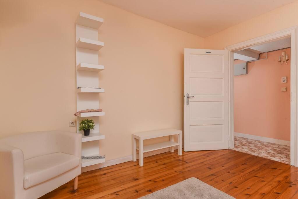 Spacious And Cozy 3 Bedroom In Downtown Sofia